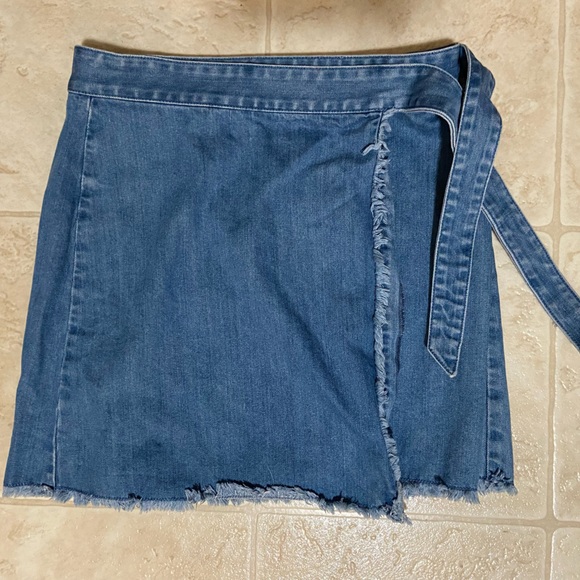 🪷Loft wrap around denim skirt🪷 - Picture 2 of 7